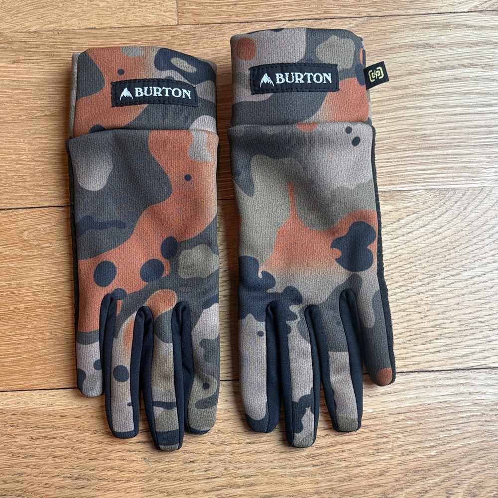 Burton Kids Camo Gloves in Brown and Green